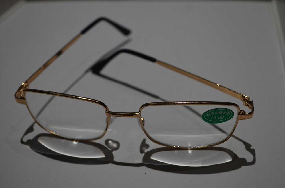 ОКУЛЯРИ +4.0,+3.50   різні, і  Є СКЛО !