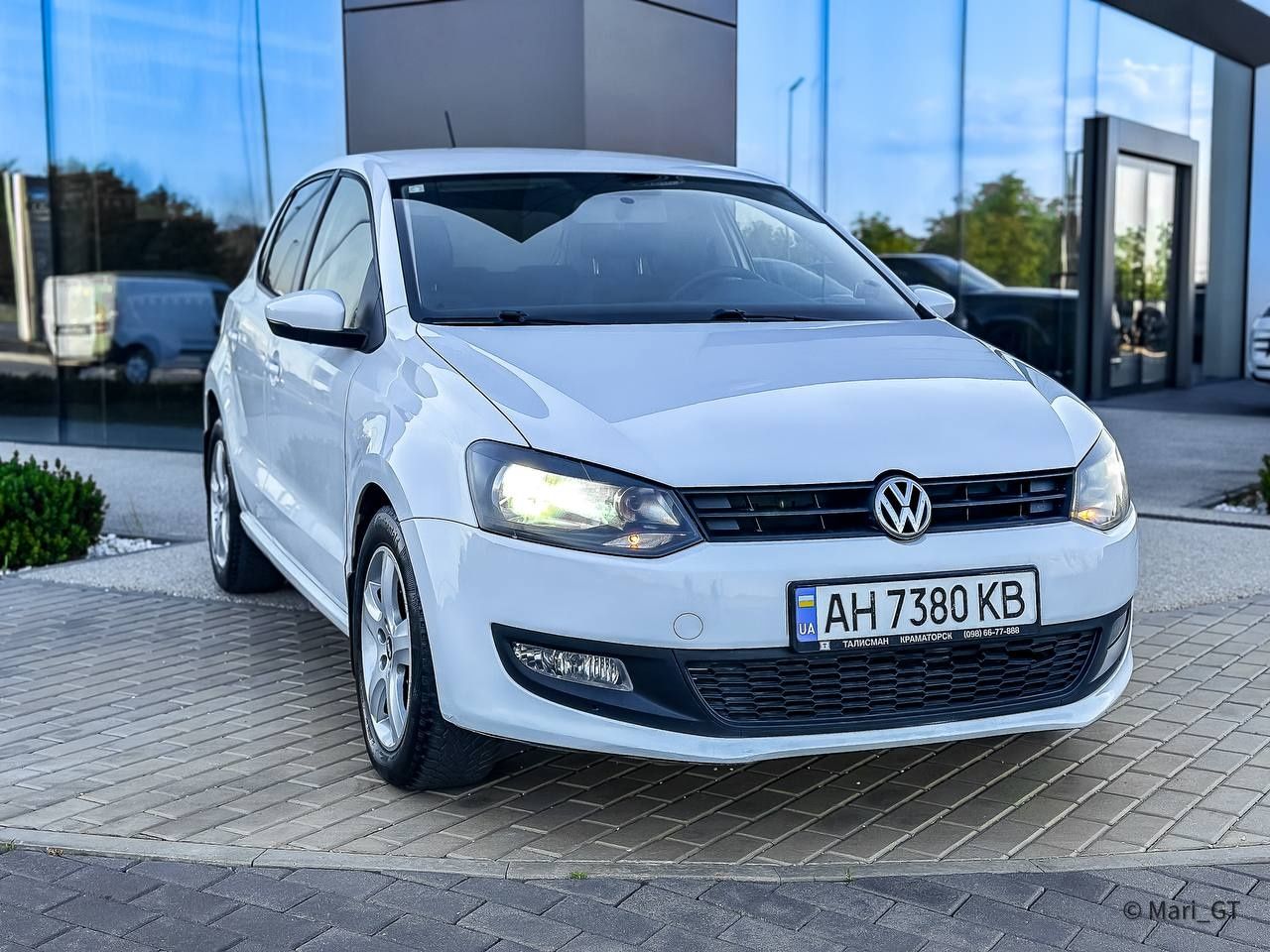 Volkswagen Polo 1.4 AT хетчбек Official