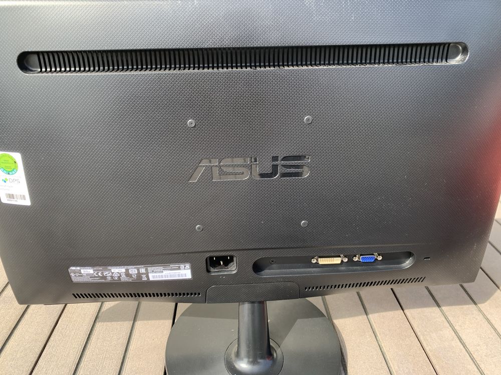 Monitor Asus V6228