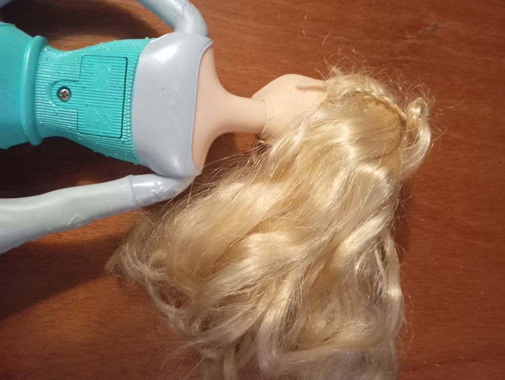 Elsa Frozen, Disney.
Em bom estado geral, marcas de uso.