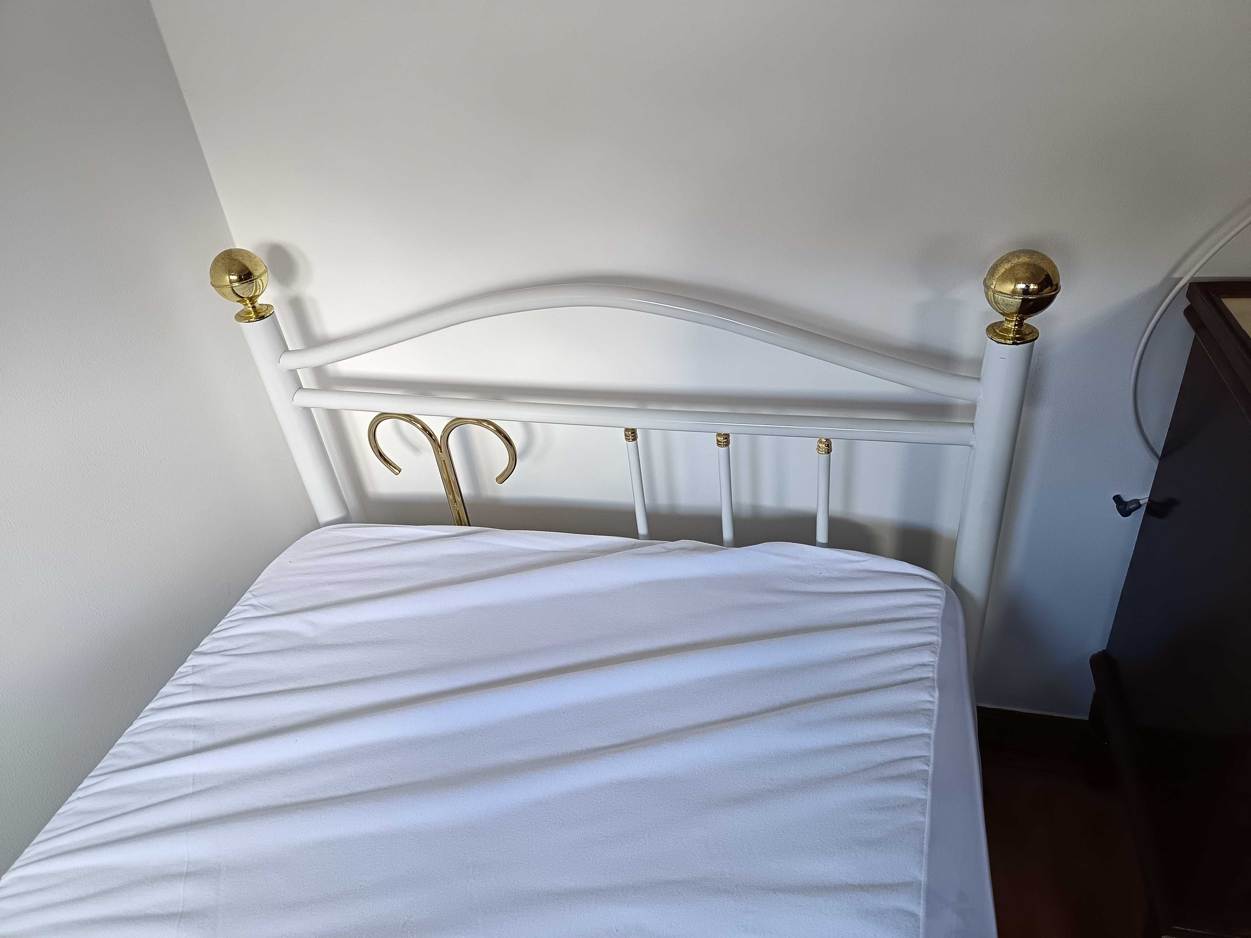 Cama de ferro individual com colchão