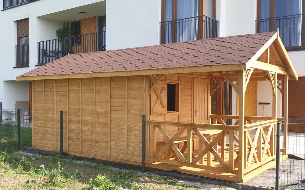 Domek z tarasem letniskowy mały taras altana ogrodowa na ROD 600x300