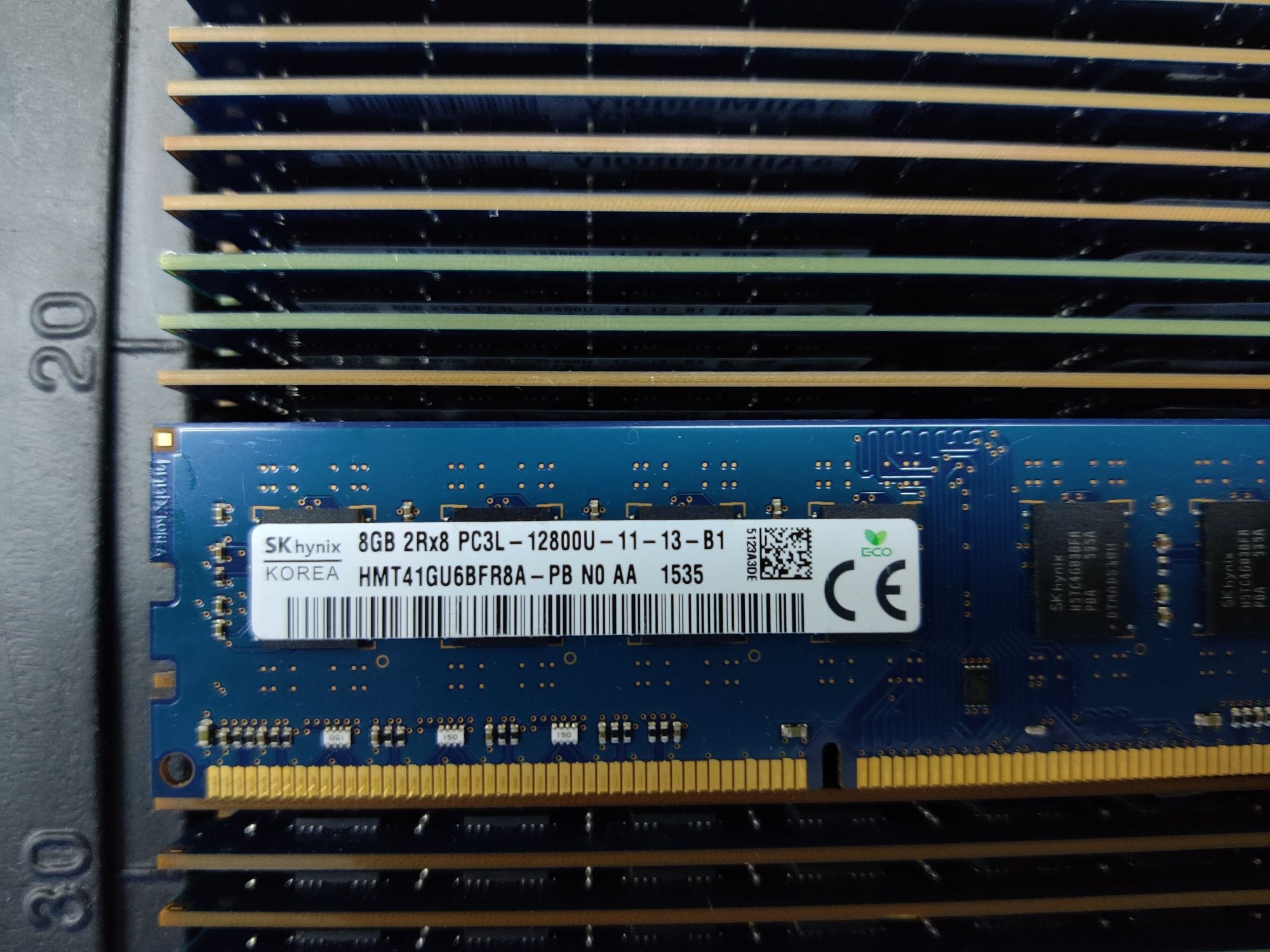 Память SKHynix 8GB DDR3 1600MHz, есть количество