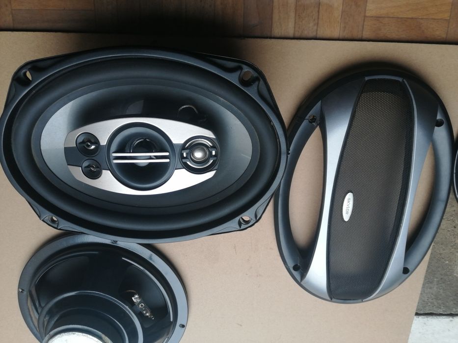 Динамики  большие разные