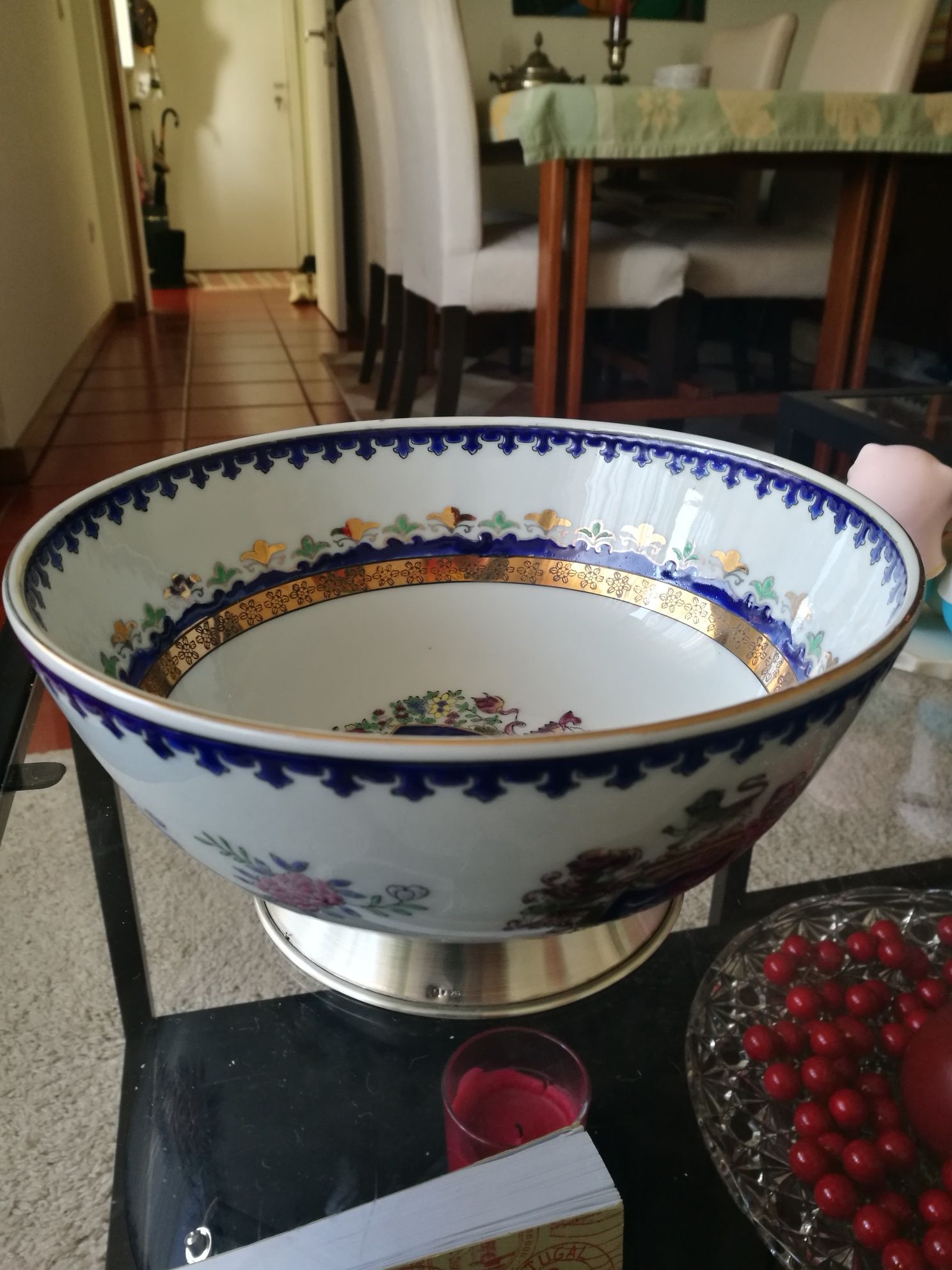 Taça porcelana com base em prata