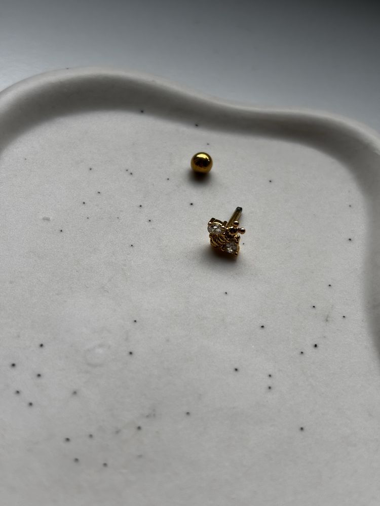 Kolczyk piercing pszczółka