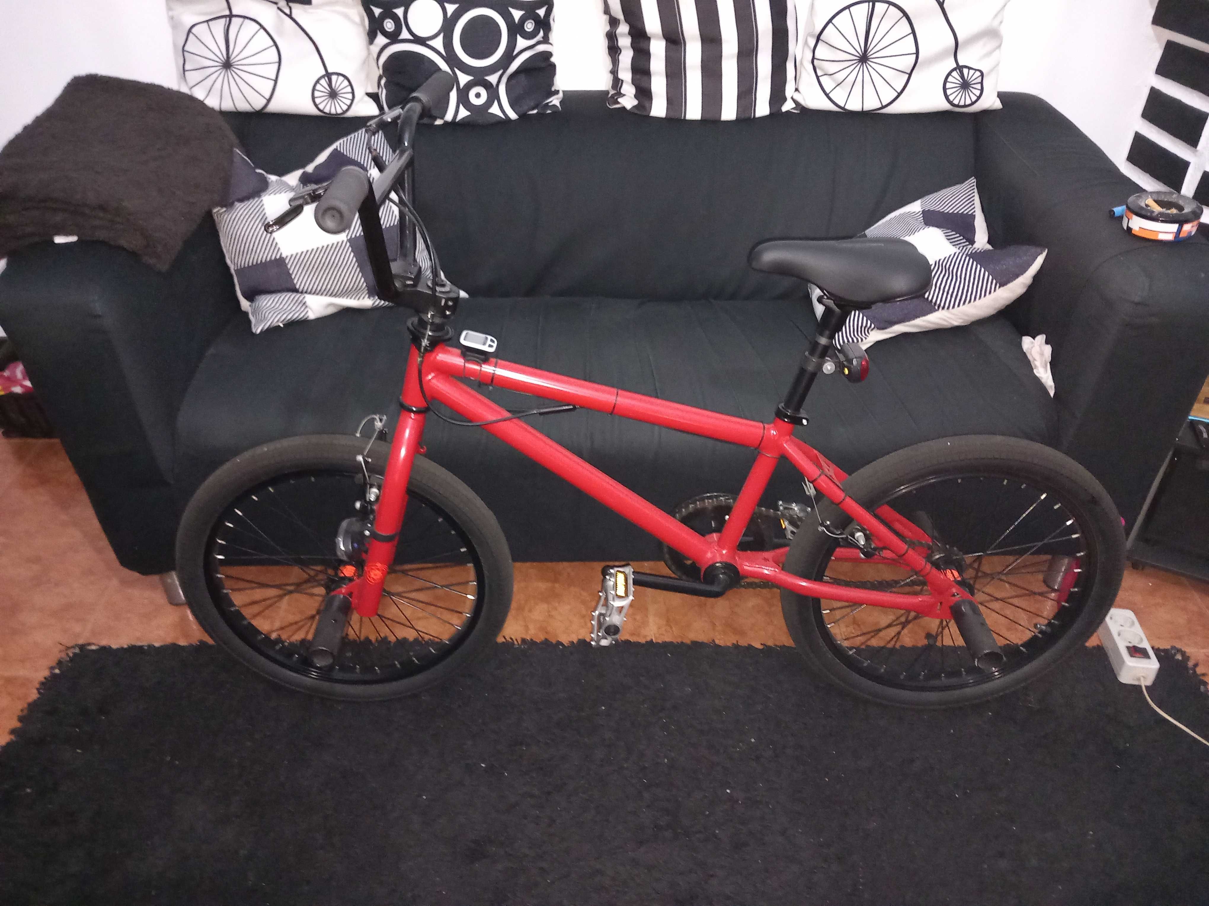 Vendo bicicleta BMX rigorosamente nova