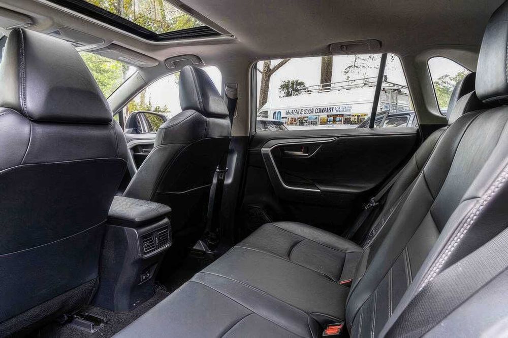 Toyota RAV4      2019