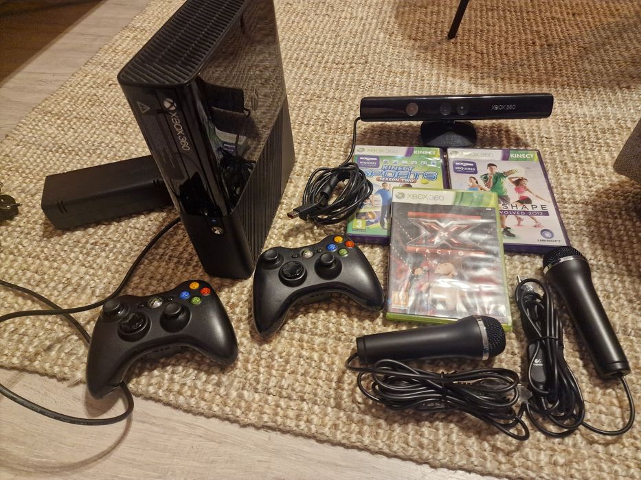 Konsola Microsoft XBOX 360 E 500GB 1538 oryginalna Kinect Mikrofony