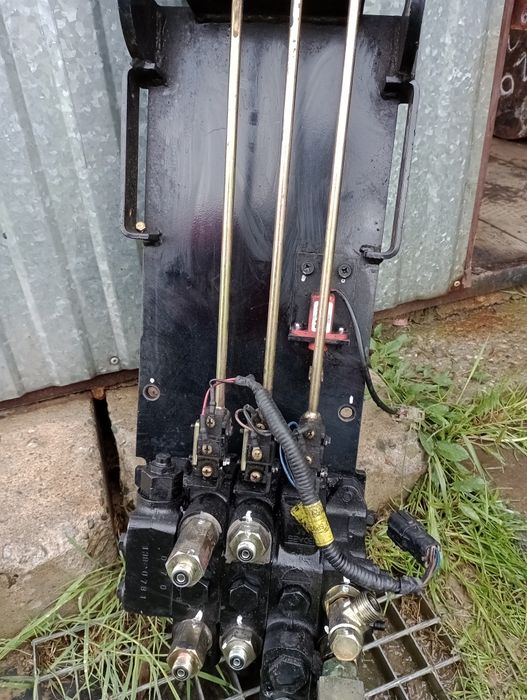 Rozdzielacz hydrauliczny 3 sekcyjny