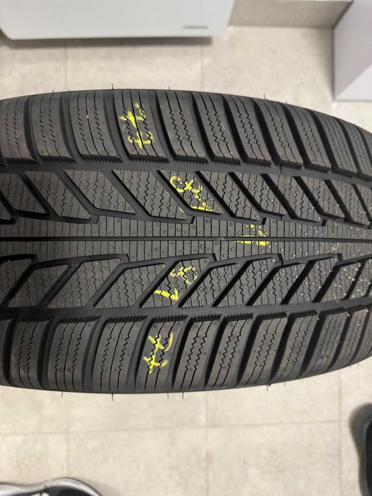 Hankook Winter i*cept ION IW01 235/45 R18 98 V XL, T0