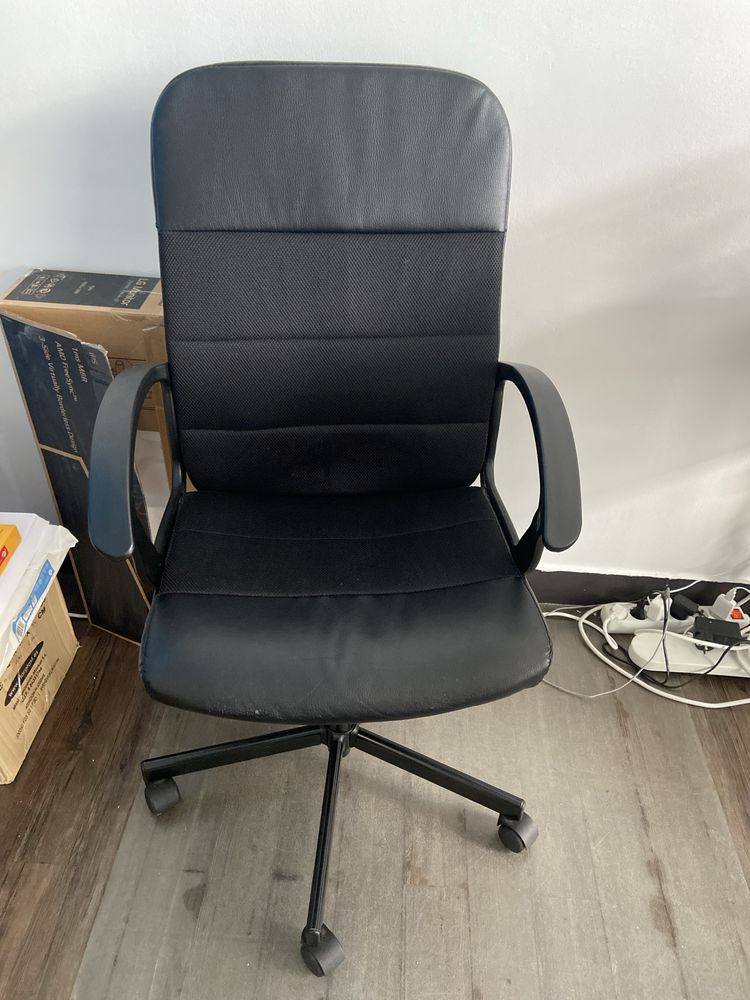 Cadeira ikea preta