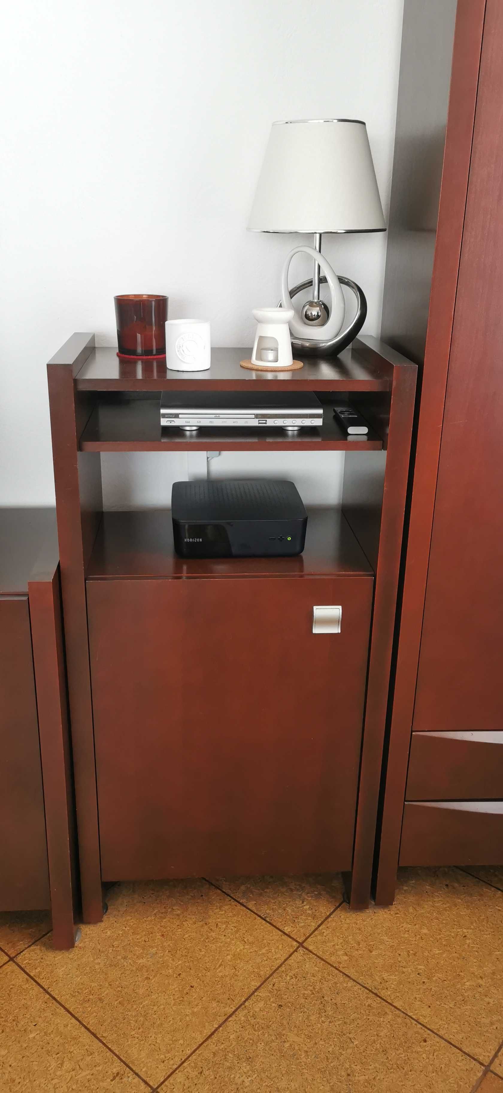 Szafka audio wysoka Bellagio Forte z litego drewna (olcha).