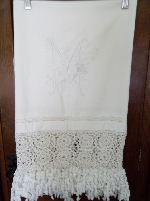 Toalha de lavabo antiga