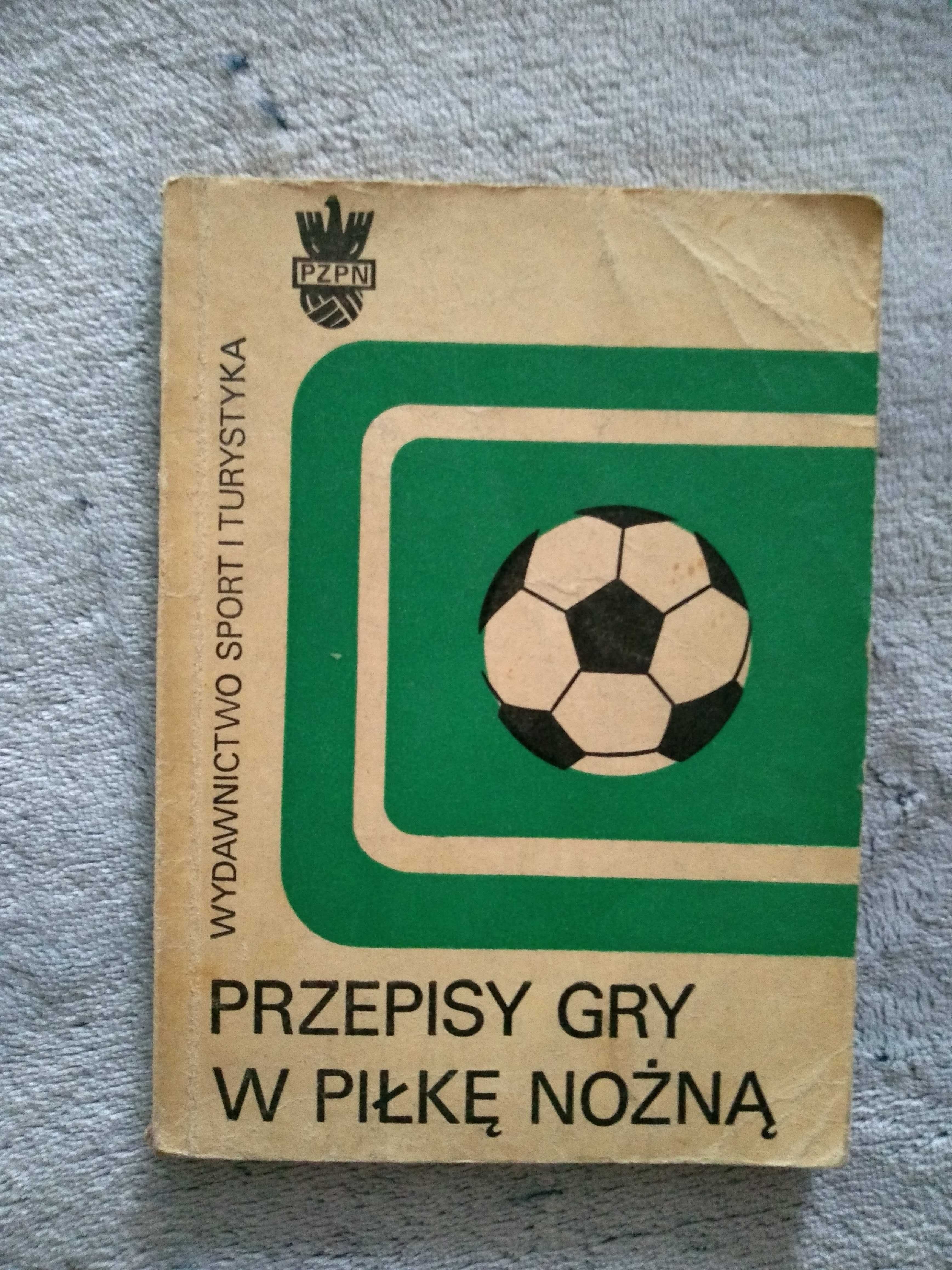 Przepisy gry w piłkę nożną - Wyd. Sport i Turystyka'77