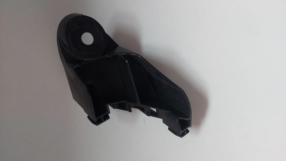 Mocowanie ślizg zderzak prawy tył TOYOTA C-HR