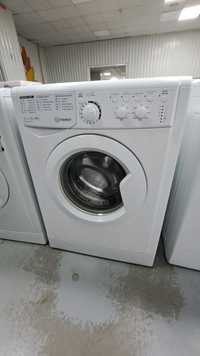Бюджетна пральна машина Indesit kfs65t Вузька доставка гарантія