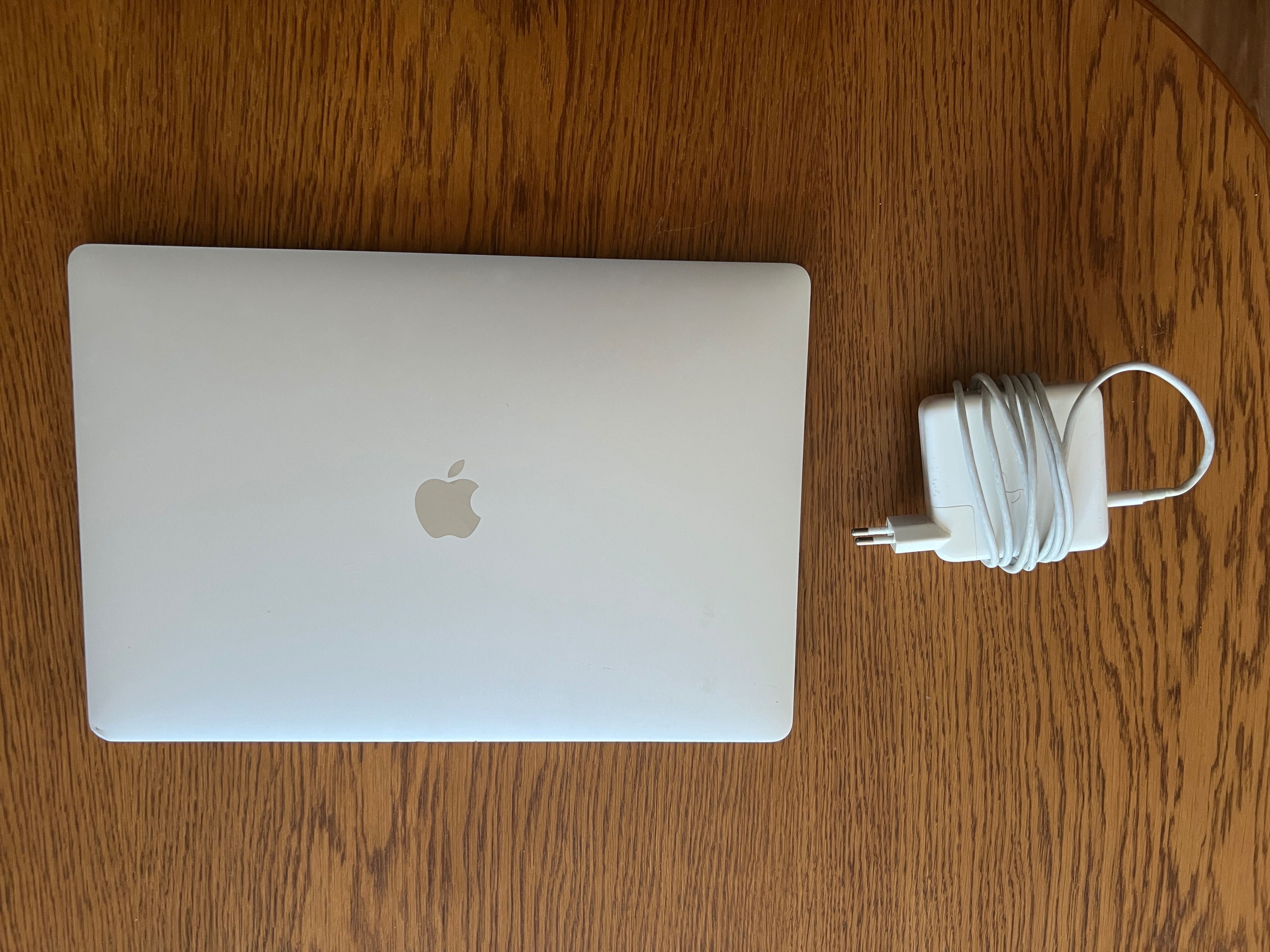 MacBook Pro 15,4" Srebrny 2017r. / 16GB / 512GB / A1707 / wada matrycy