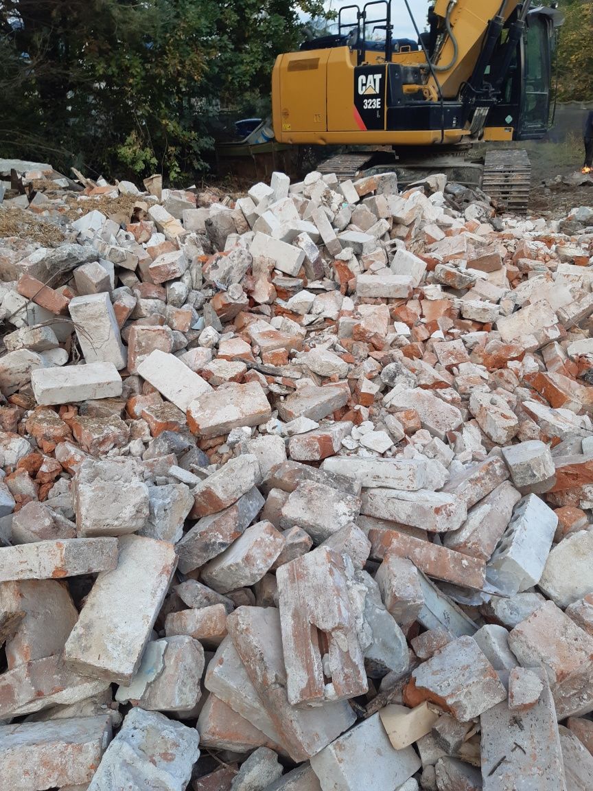 Gruz rozbiorkowy kruszywo ceglane cegła na utwardzenie drogi placu