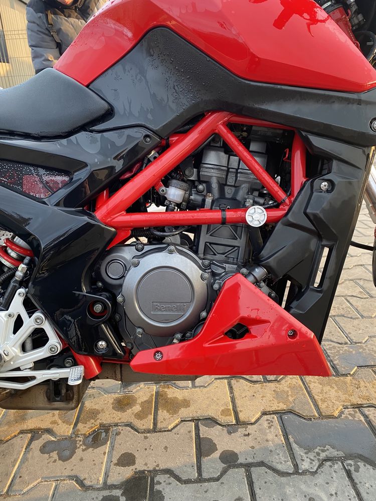 Продам Benelli tnt250