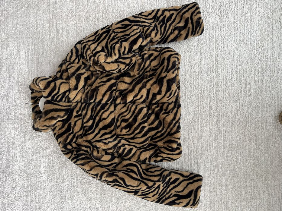 Шубка DKNY, в гарному стані , розмір xs