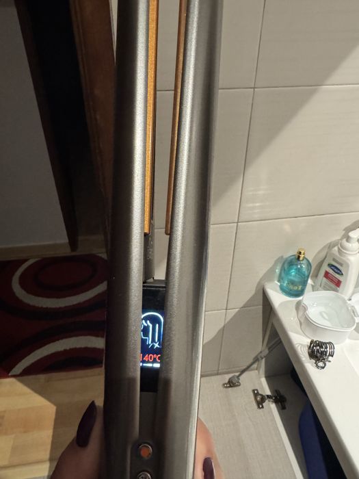 Dyson Airstrait com garantia de 33 meses e caixa