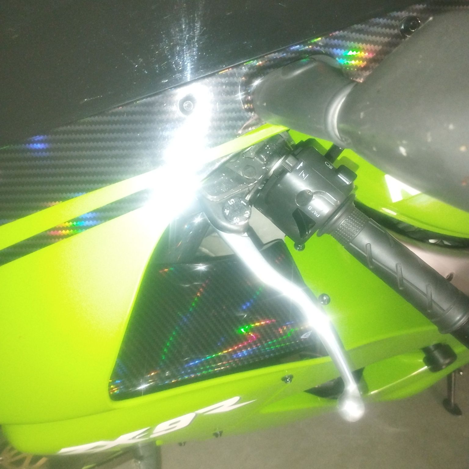 Kawasaki ninja zx9r 2,800€ até final de junho.