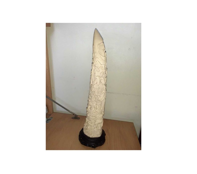 Corno decoração trabalhado, imitação marfim