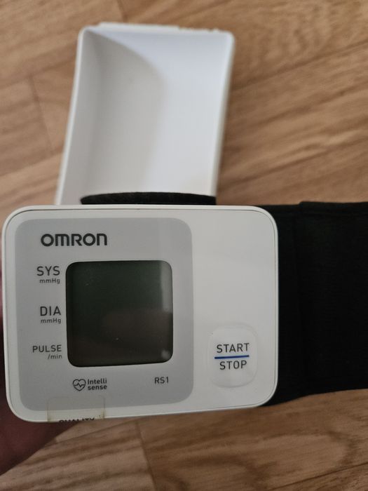 Ciśnieniomierz nadgarstkowy omron rs1