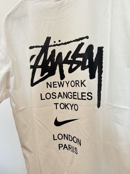 tshirt branca stussy