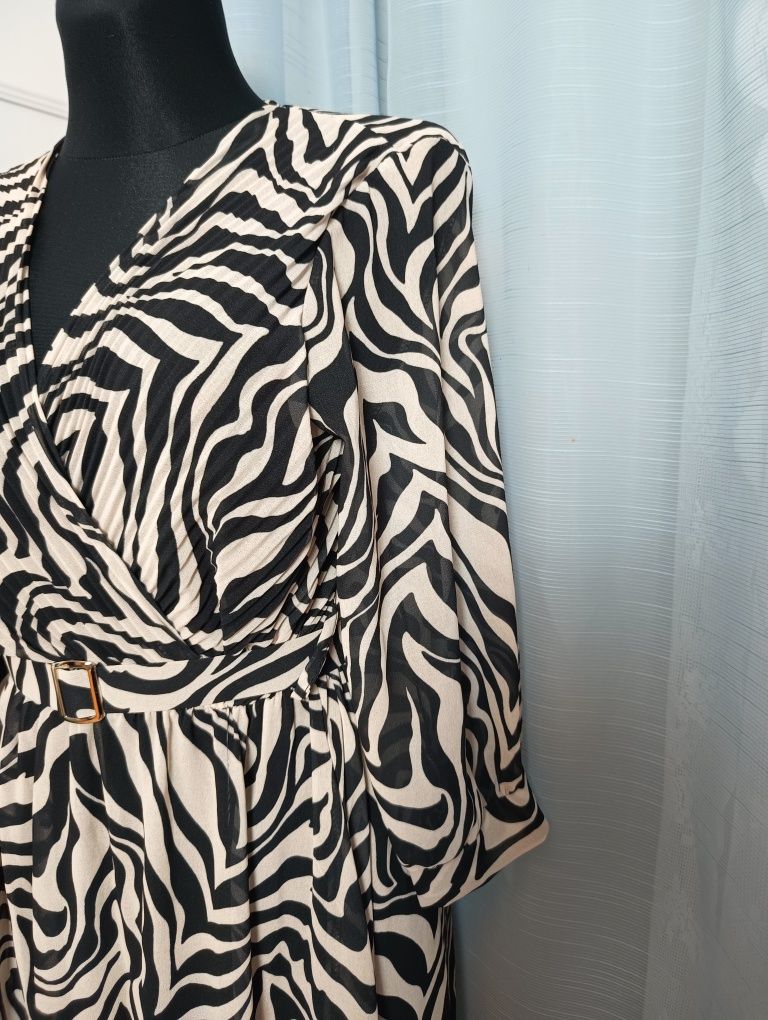 Śliczna, długa sukienka zebra