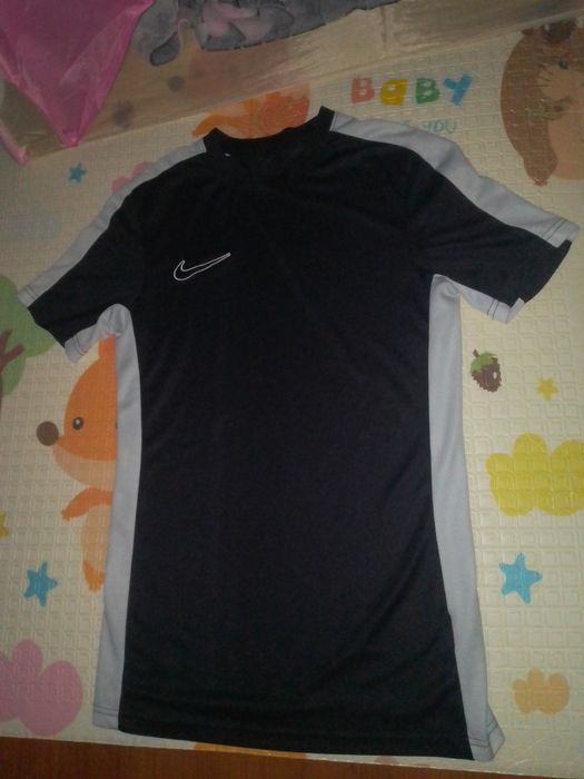Продам фірмову футболку найк,в дуже гарному стані (майже Нова)