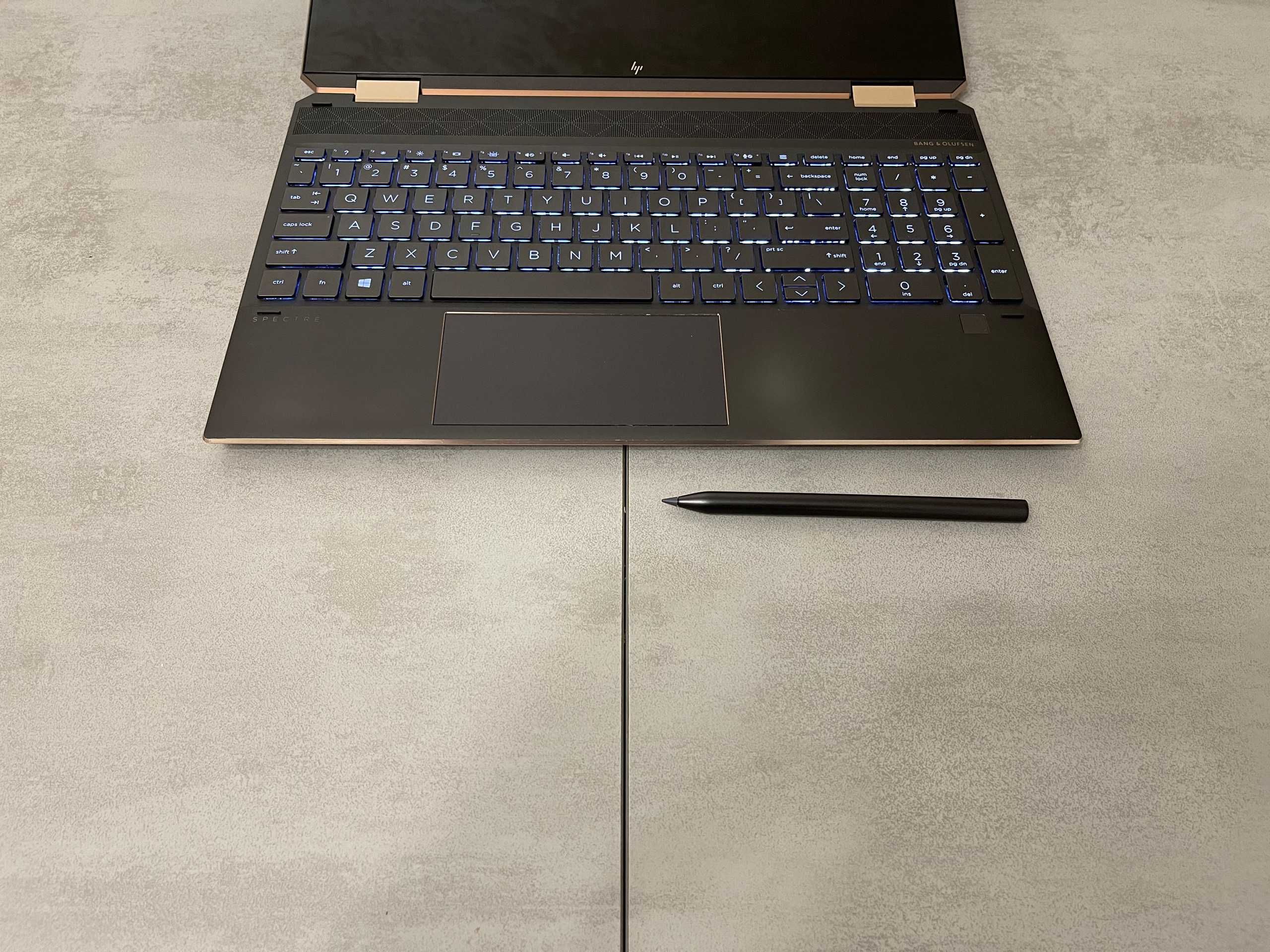 HP Spectre X360, 15,6 4K сенсор, i7-10510U, 16GB, 512GB, Nvidia2GB