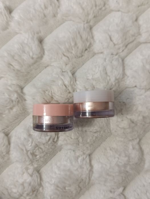 Sypki cień do powiek