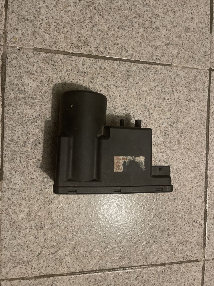 Compressor do Fecho Central AUDI A4 de 1994 a 2001