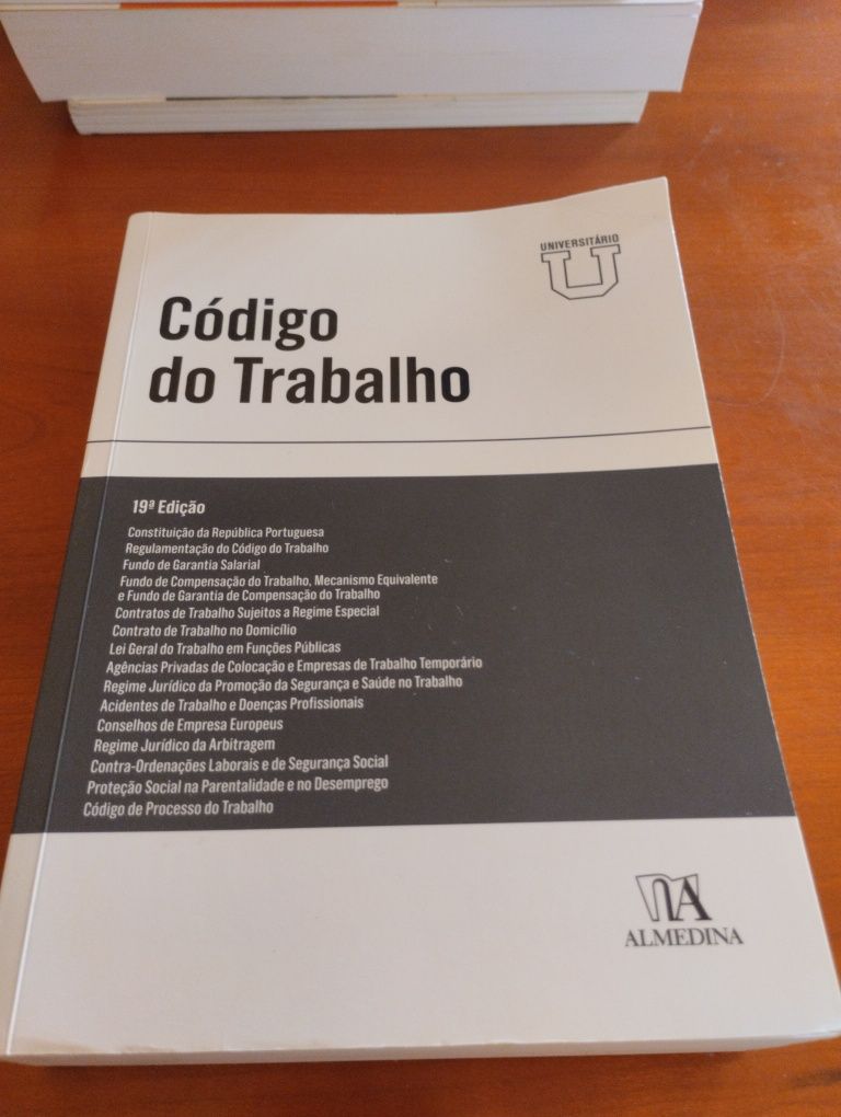 Códigos e processos de direito