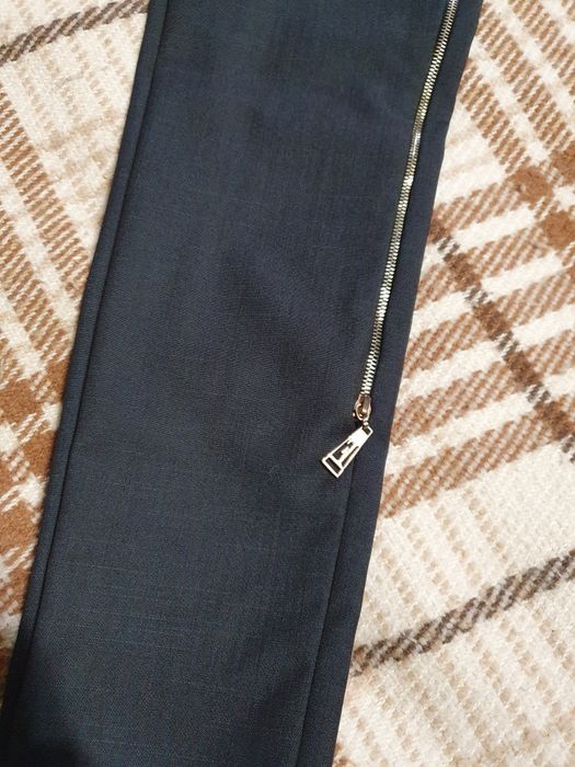 Срочно продам !Костюм брючный двойка.Жакет Пиджак брюки