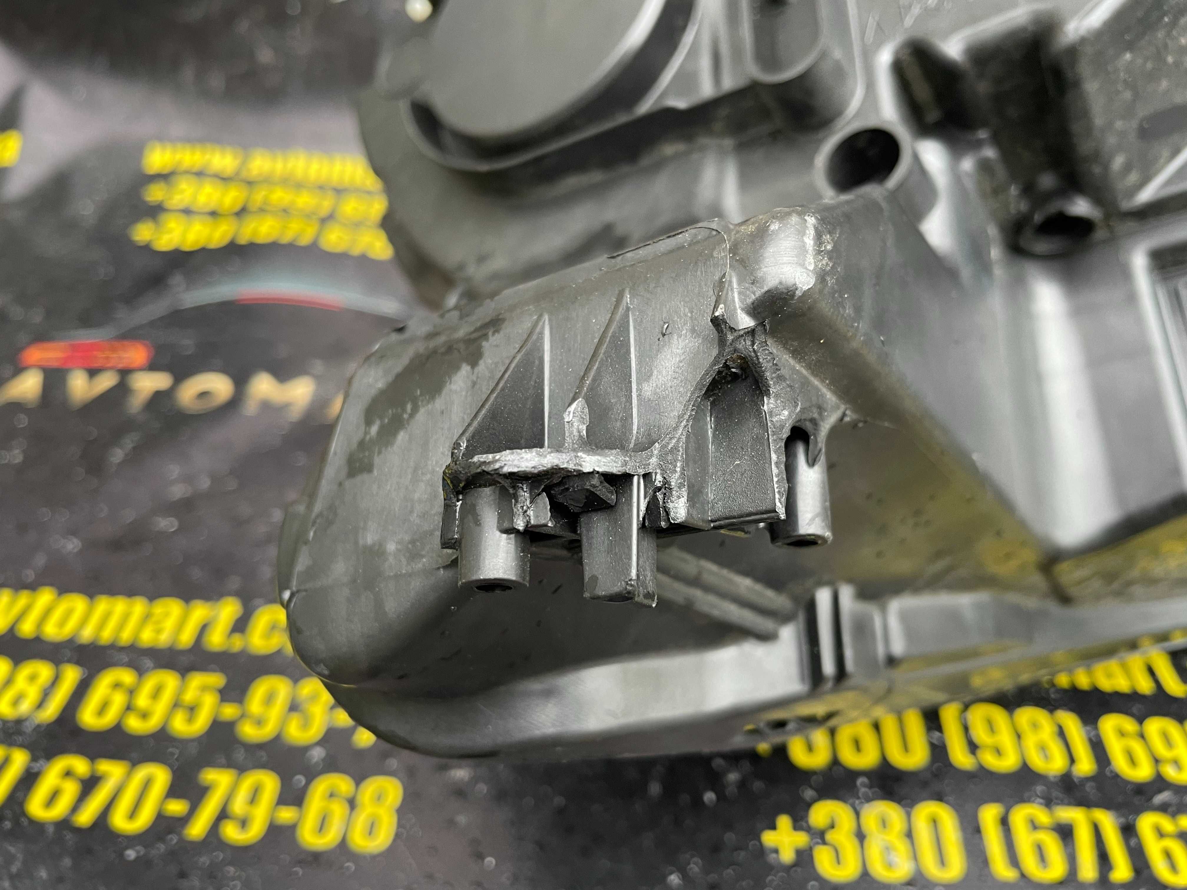 Фара передня права Citroen C4 Led фара правая Citroen C4 9830649280