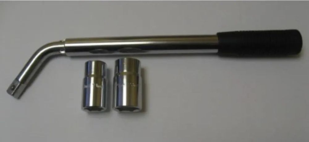 Conjunto Chave Pernos Rodas Universal Telescópica + 2 chaves