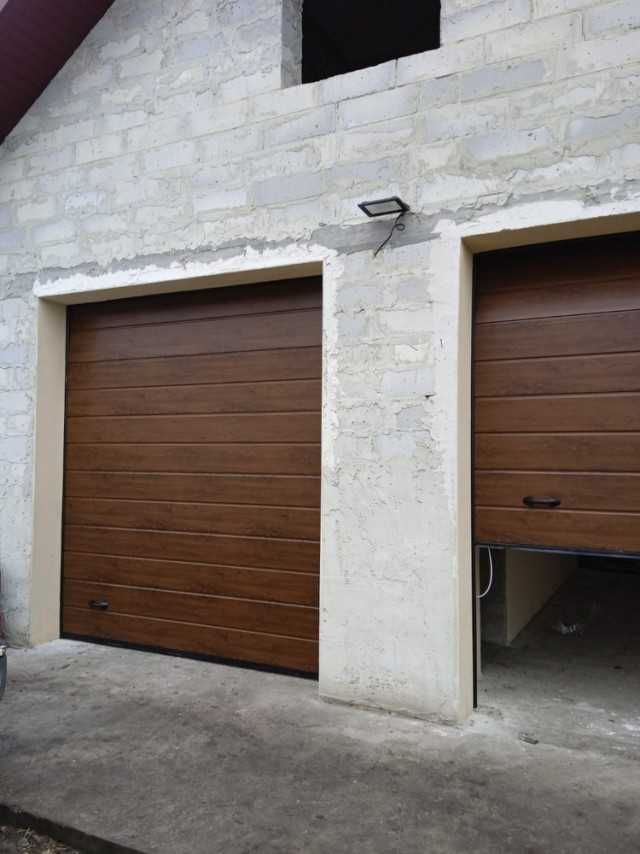 Секційні та Ролетні гаражні ворота в Долині за доступними цінами