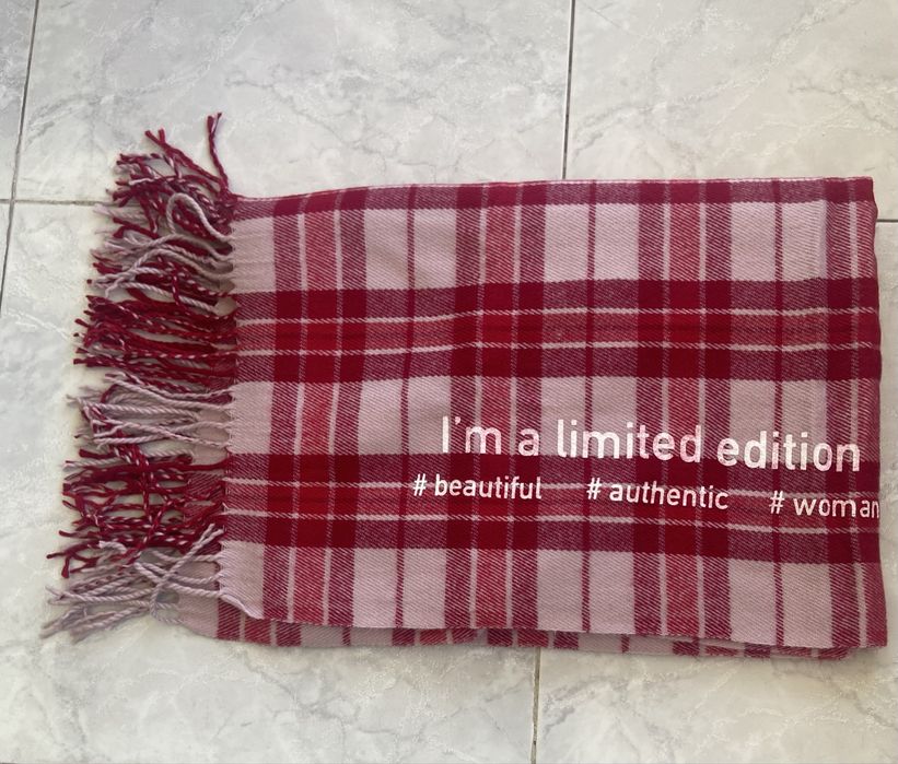 Enxarpe rosa e vermelha Berska