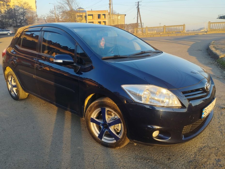 Гарний Auris Executive обслужений