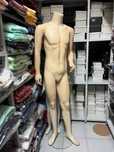 Manequins quase como novos