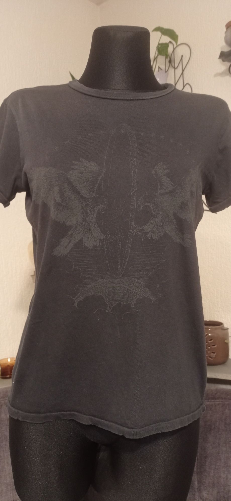 Current elliott-damski tshirt. s/m
Made in USA
Osiągnięto celowe spran
