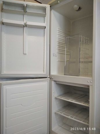 Холодильник з морозильною камерою Атлант (висота 180см)