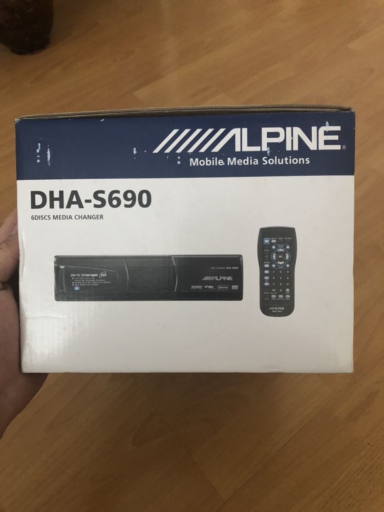 DVD-чейнджер Alpine DHA-S690