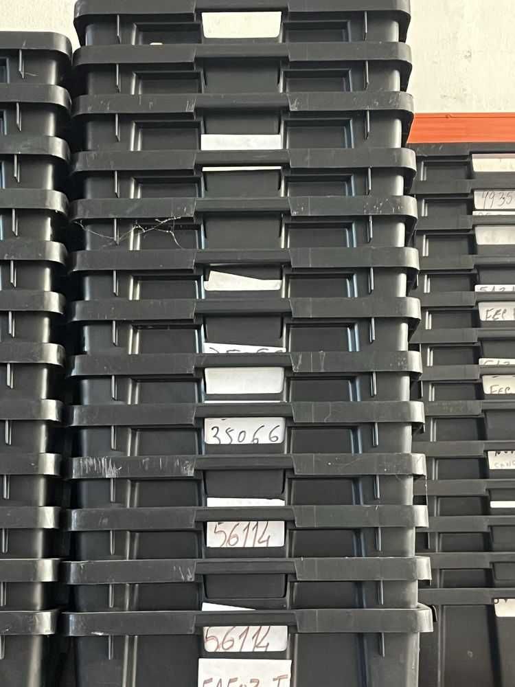 Vendo caixotes de plastico  encastraveis para formas outros bastante