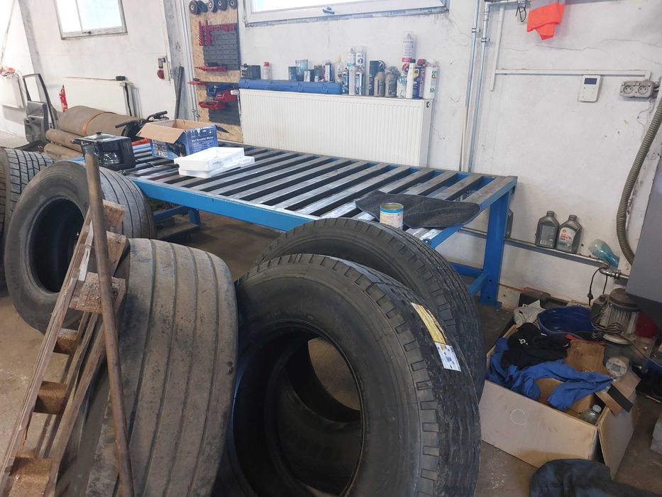 Sprzedam stół warsztatowy, spawalniczy, solidny.