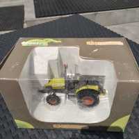 Universal Hobbies 1:32 traktor CLAAS NECTIS 257 F