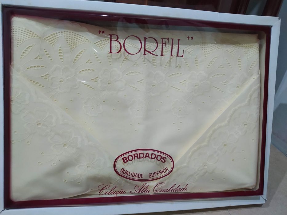 Jogo de lençol bordado